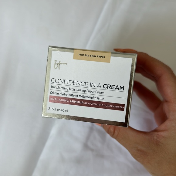 IT COSMETICS CONFIDENCE IN A CREAM ANTI-AGING HYDRATING MOISTURIZER - Picture 9 of 11